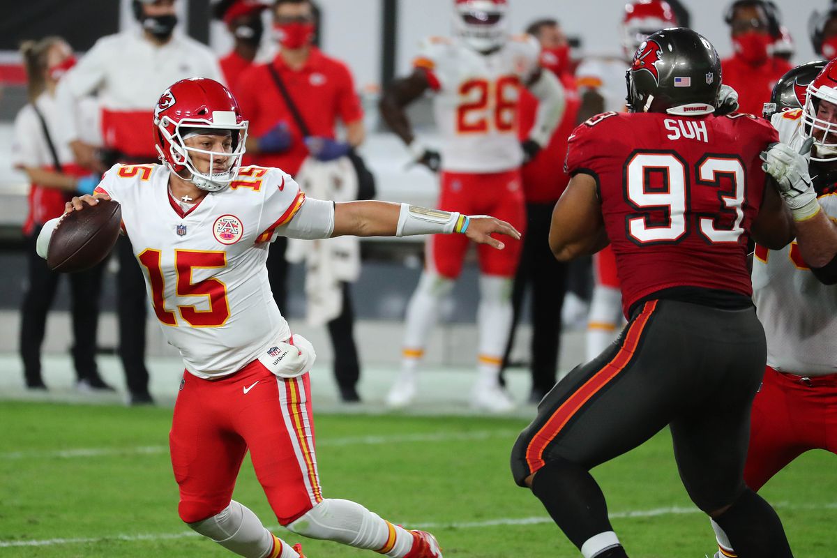 Tom Brady en el pasado y Patrick Mahome en el futuro